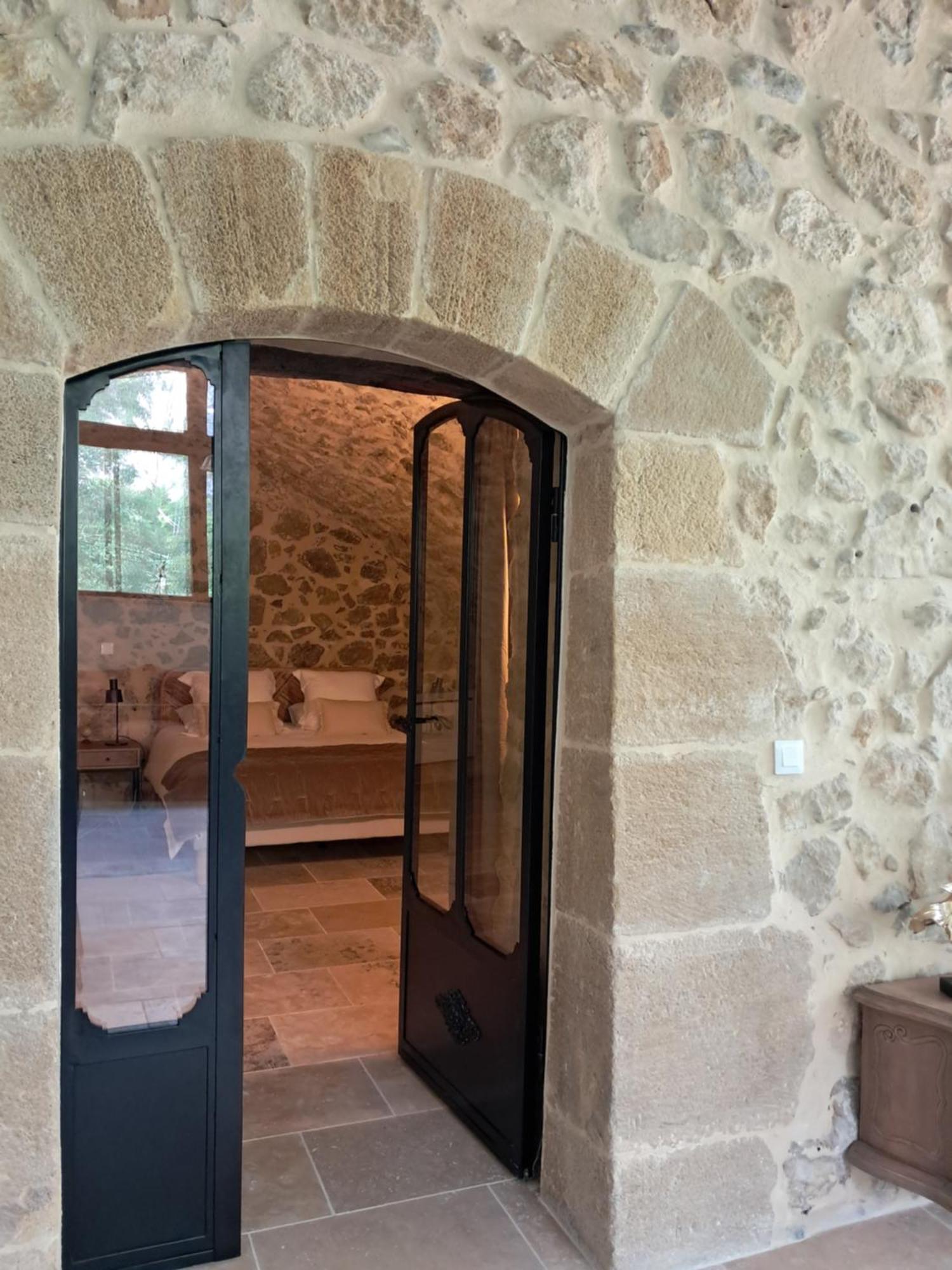 Le Vieux Moulin De Jouques Bed & Breakfast ภายนอก รูปภาพ